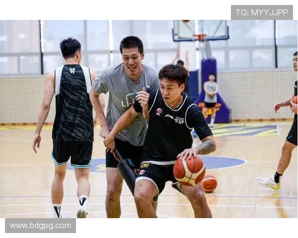 广东男篮最后一次众神归位 激情告别赛场传承辉煌时刻