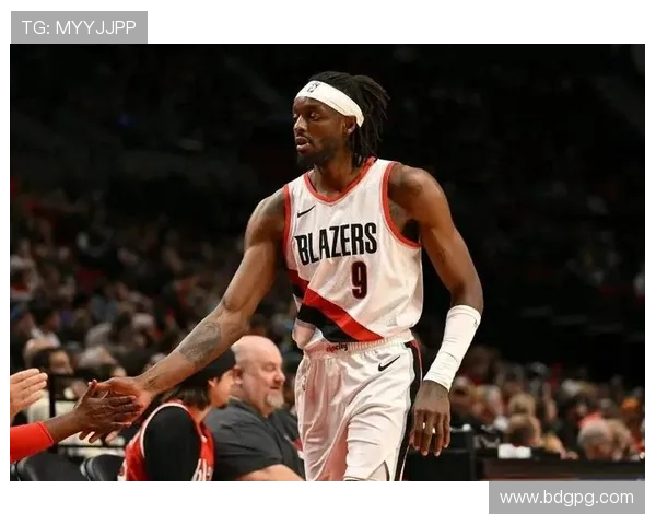 格兰特突破分球助罗威空接双手暴扣点燃全场激情精彩镜头上演