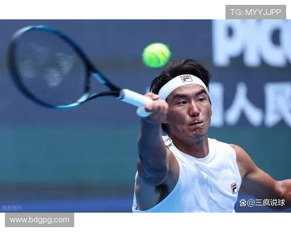 布云朝克特与何承叡联手晋级网球男双第二轮 展现默契配合与实力